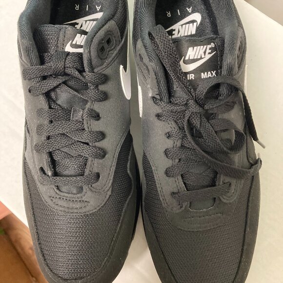 Nike Shoes - Brand New (never worn) Nike Air Max sneakers size US 9.5